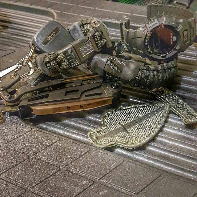 Load image into Gallery viewer, SERE Sidekick- Tactical Survival Paracord Bracelet to Evade, Resist & Escape.