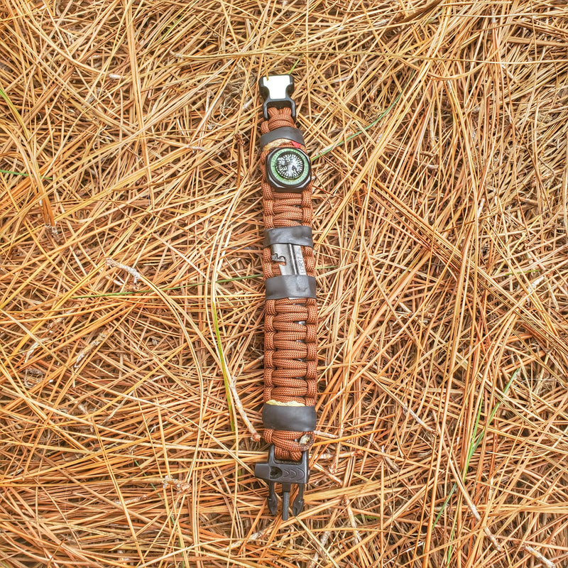Load image into Gallery viewer, Camper Strap - Outdoor, Hike, & Kayak ready Survival Fire Starter Paracord Bracelet.