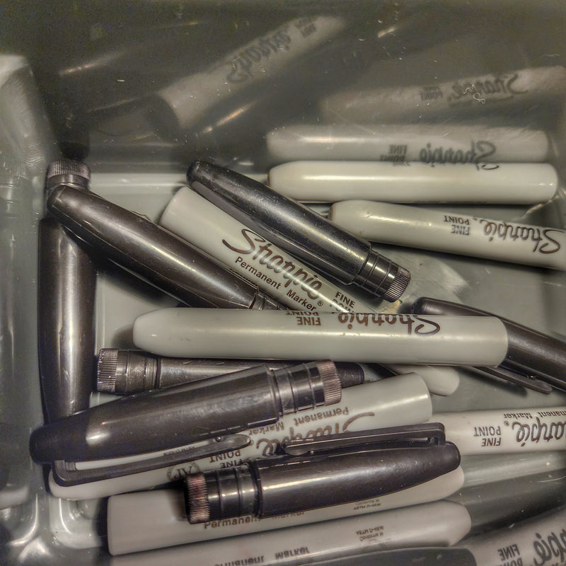 Load image into Gallery viewer, EDC Cache Markers - Hollow Sharpie with internal stash of survival supplies.