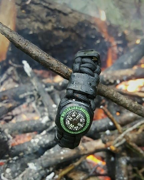 Load image into Gallery viewer, The Escape Evade Pathfinder: Military & Tactical Strap w/ SERE kit, Compass, Kevlar Saw, Cuff Key.