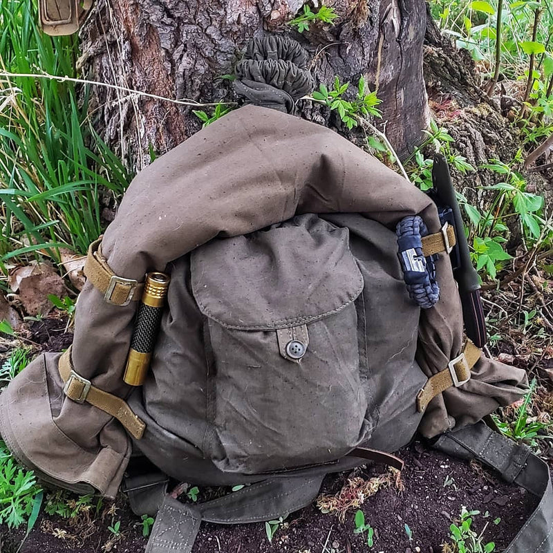 Load image into Gallery viewer, Camper Strap - Outdoor, Hike, & Kayak ready Survival Fire Starter Paracord Bracelet.