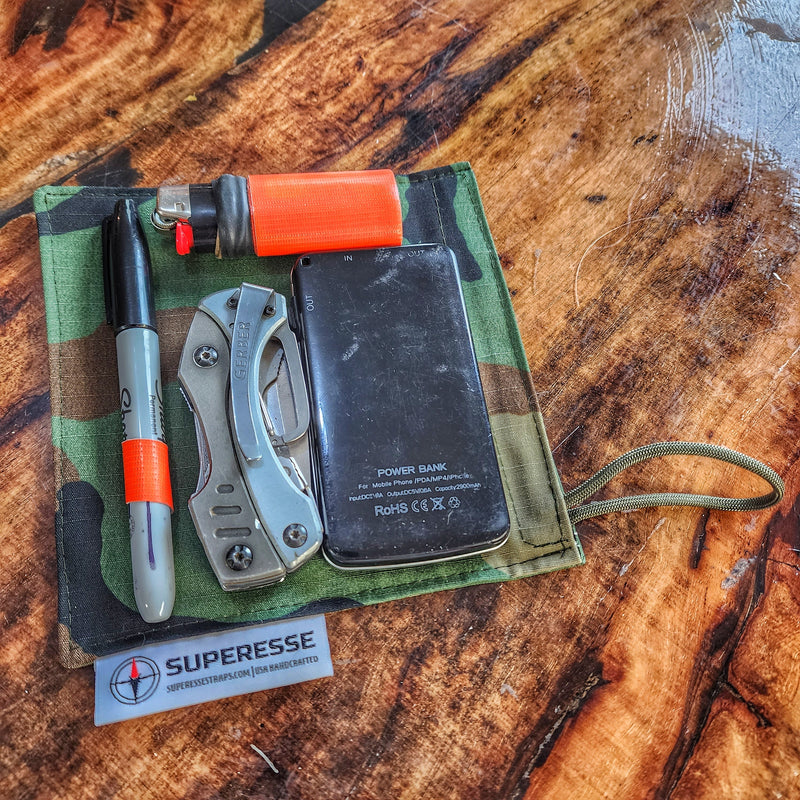 Load image into Gallery viewer, EDC Hank - Pocket Dump Storage Compartment Handkerchief.

