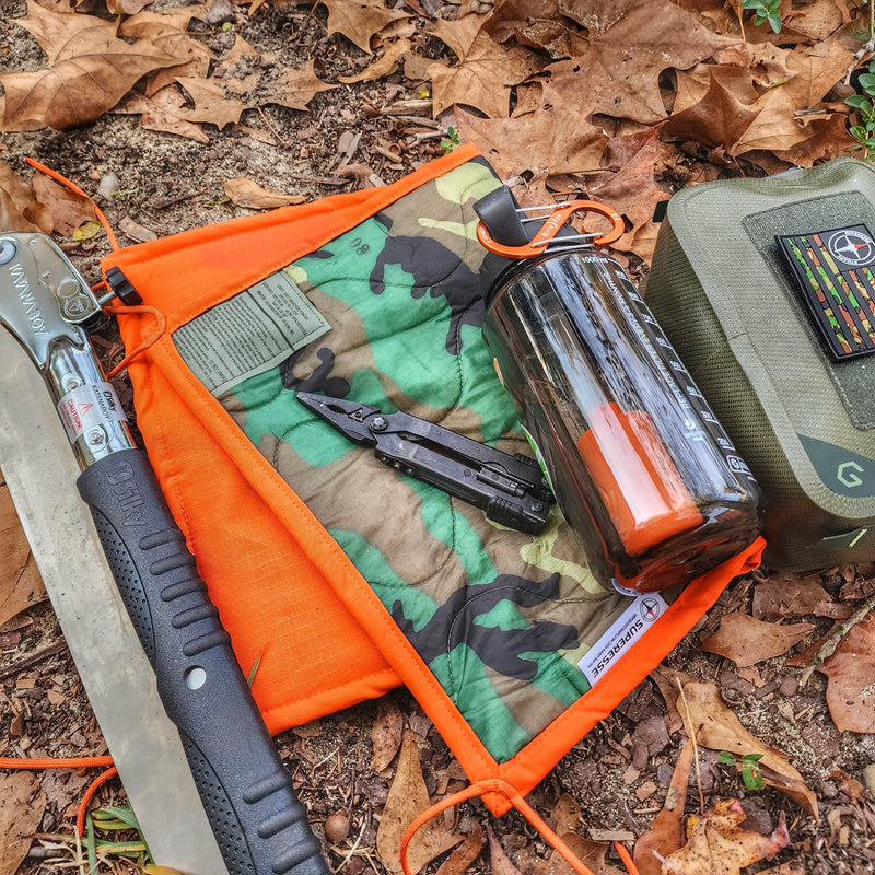 Load image into Gallery viewer, Woobie Hank: Insulated with USGI poncho-liner, serves as a large rag, knee pad, and adventure companion tool.
