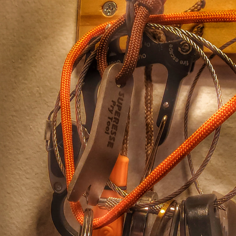 Load image into Gallery viewer, Superesse Micro Task Tool (S-MTT): EDC Pry Implement
