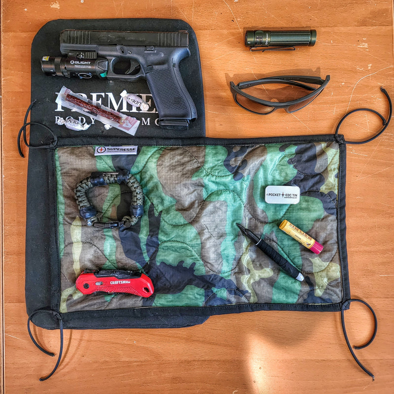 Load image into Gallery viewer, Woobie Hank: Insulated with USGI poncho-liner, serves as a large rag, knee pad, and adventure companion tool.
