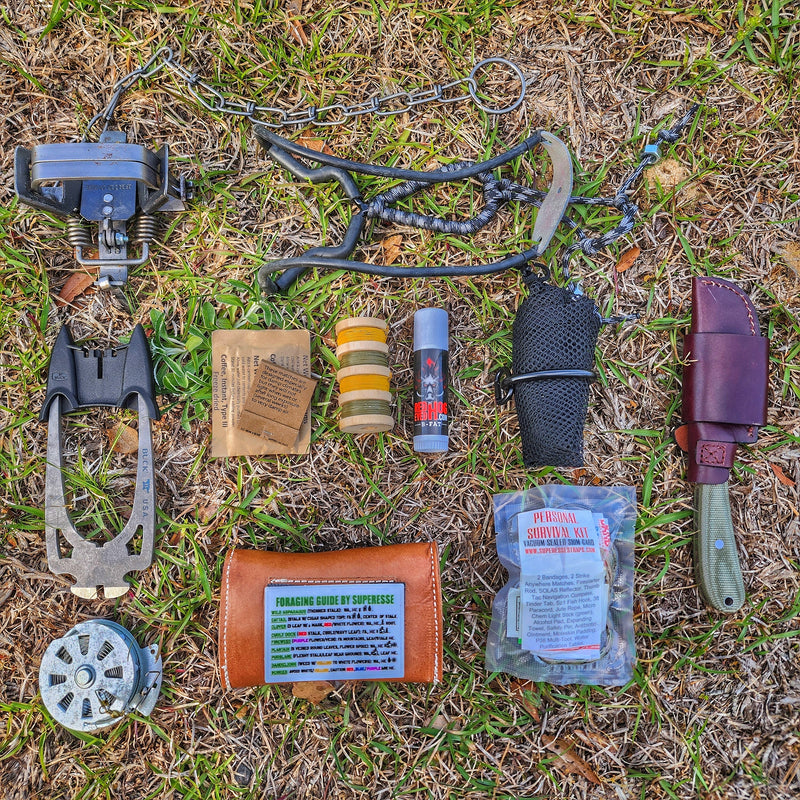 Load image into Gallery viewer, Storage Pocket Patch:  &quot;Foraging Guide&quot;, a Plants and Edibles Quick Identification Reference
