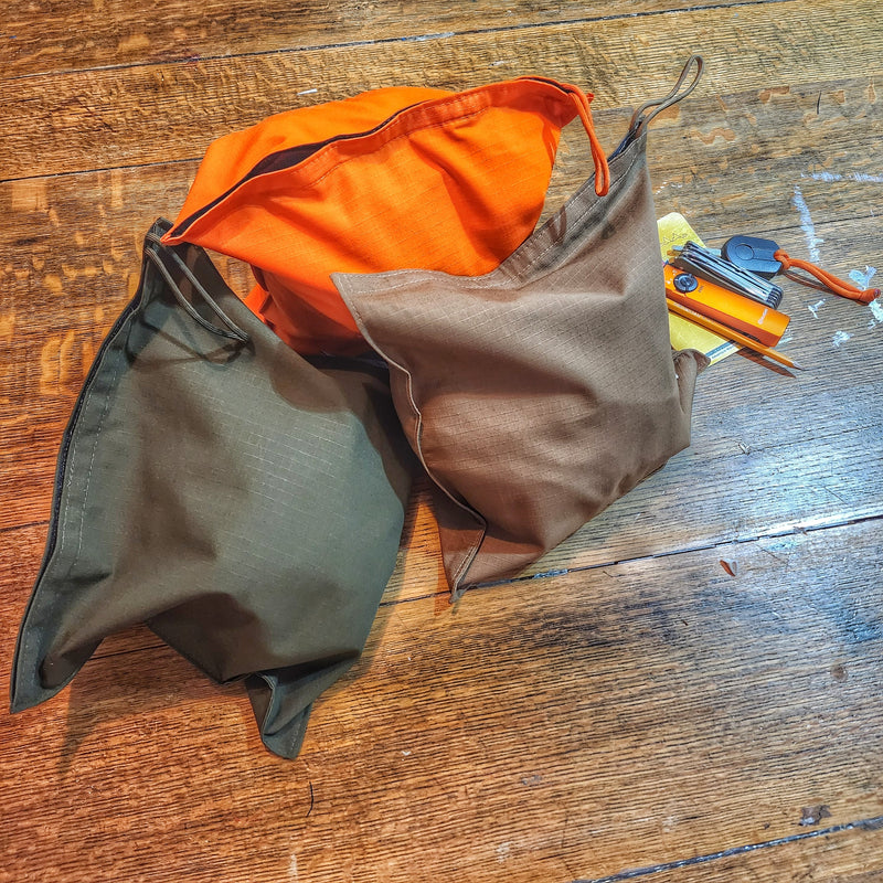 Load image into Gallery viewer, EDC Hank - Pocket Dump Storage Compartment Handkerchief.
