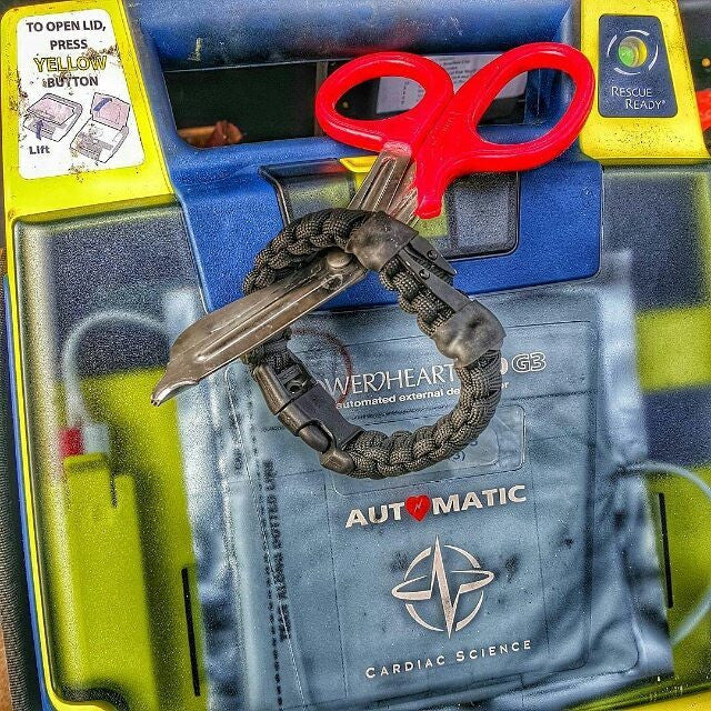 Load image into Gallery viewer, First Responder Strap - Police LEO backup duty gear w/ light, cuff key, seatbelt cutter, compass.
