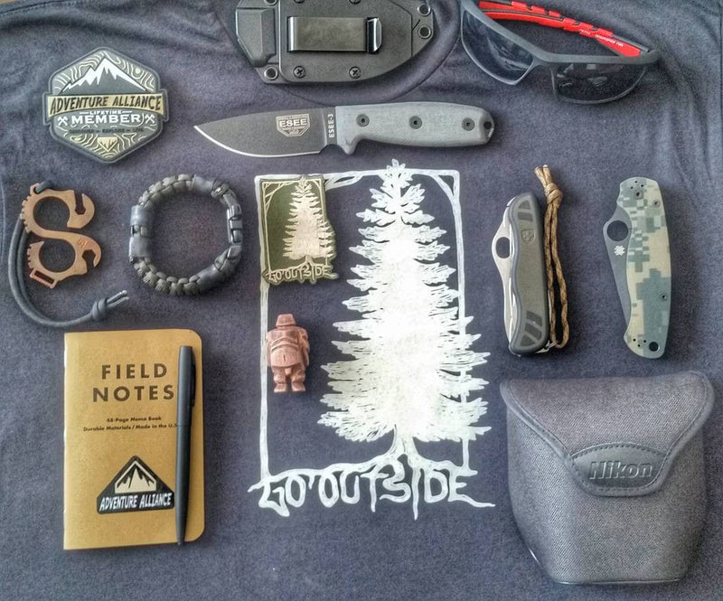 Load image into Gallery viewer, Camper Strap - Outdoor, Hike, &amp; Kayak ready Survival Fire Starter Paracord Bracelet.

