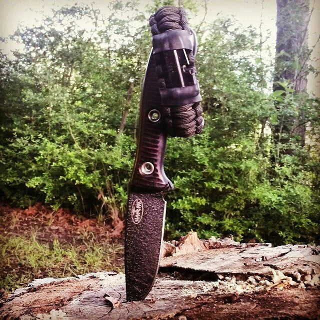 Load image into Gallery viewer, Camper Strap - Outdoor, Hike, &amp; Kayak ready Survival Fire Starter Paracord Bracelet.
