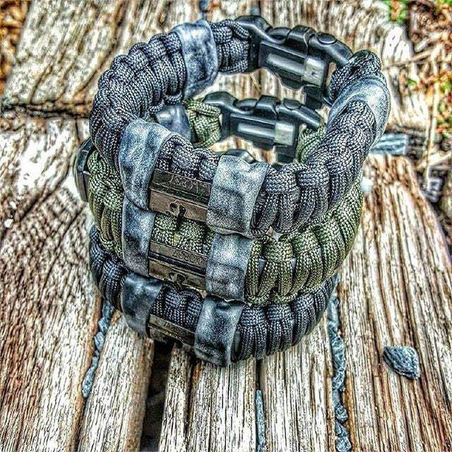 Load image into Gallery viewer, Bug Out Bracelet - Paracord Bracelet, Survive Offgrid with 30 item last ditch effort kit.
