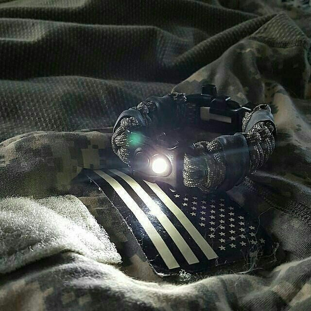 Load image into Gallery viewer, EDC Prepper - Paracord Bracelet Urban Tool Kit Equipped w/ LED Light, fire starter, blade, compass.
