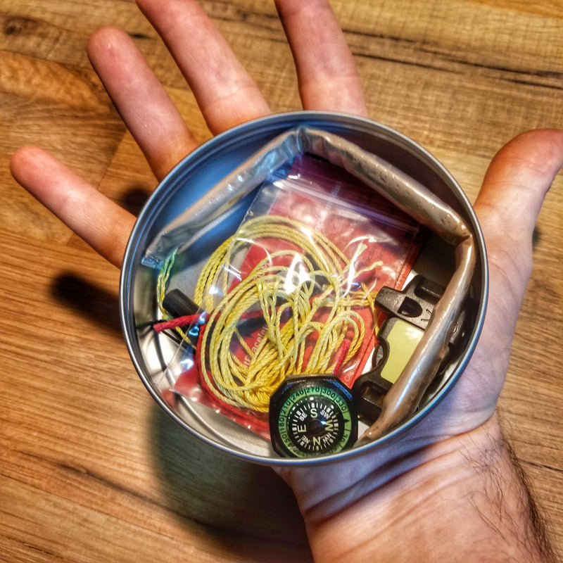 Load image into Gallery viewer, Bug Out Bracelet - Paracord Bracelet, Survive Offgrid with 30 item last ditch effort kit.
