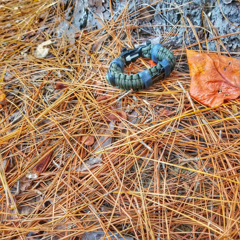 Load image into Gallery viewer, Bug Out Bracelet - Paracord Bracelet, Survive Offgrid with 30 item last ditch effort kit.
