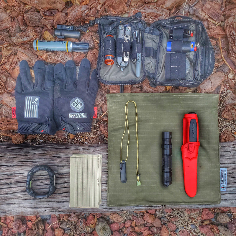 Load image into Gallery viewer, EDC Hank - Pocket Dump Storage Compartment Handkerchief.
