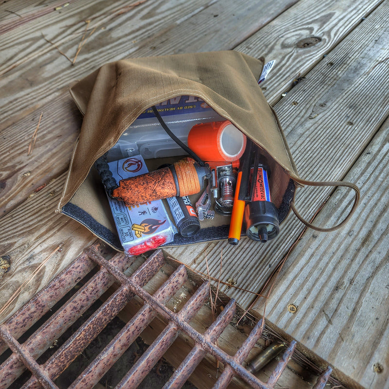 Load image into Gallery viewer, EDC Hank - Pocket Dump Storage Compartment Handkerchief.
