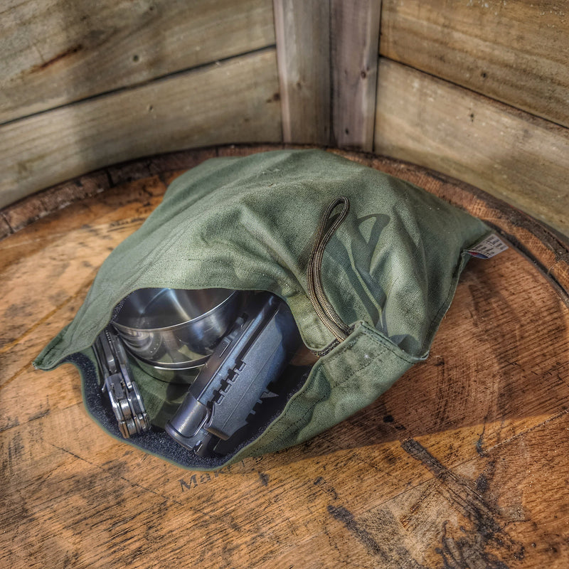 Load image into Gallery viewer, EDC Hank - Pocket Dump Storage Compartment Handkerchief.
