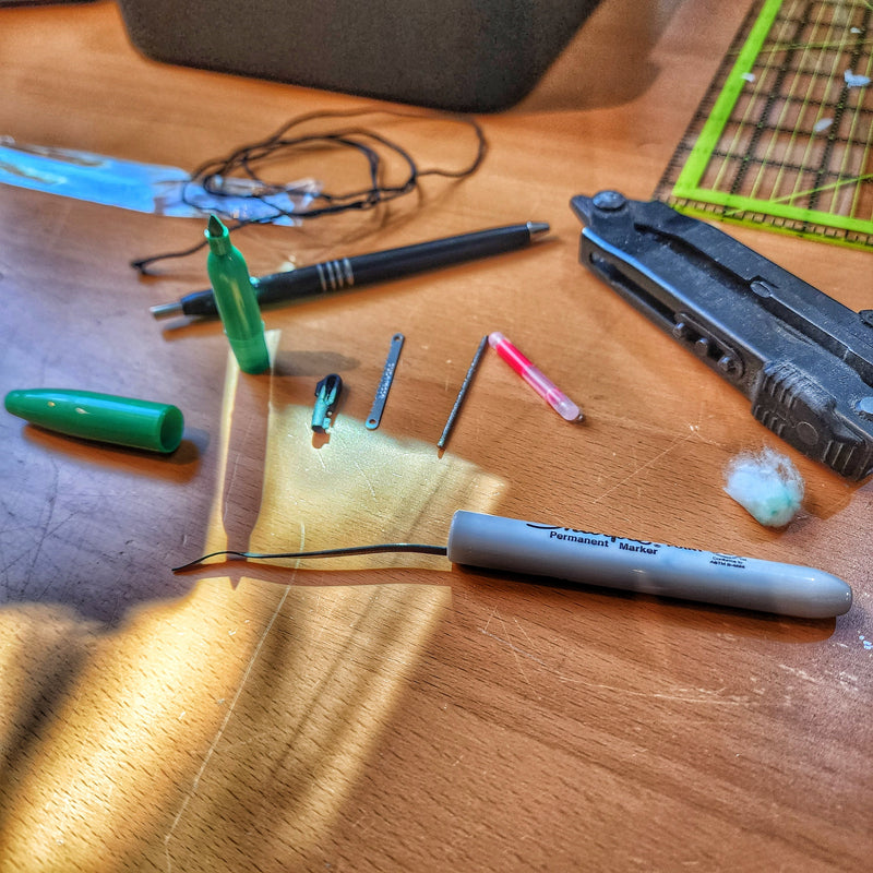 Load image into Gallery viewer, EDC Cache Markers - Hollow Sharpie with internal stash of survival supplies.
