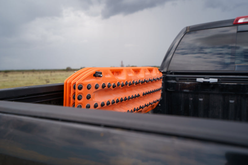 Load image into Gallery viewer, Overland Kitted MAXTRAX Bed Rail Mount
