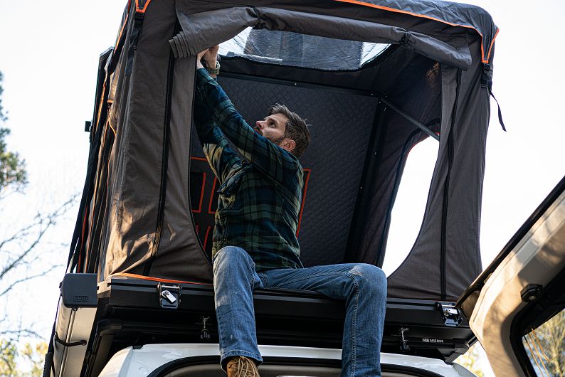 Load image into Gallery viewer, Outdoorsman XL Plus - Aluminum Clam Shell Roof Top Tent
