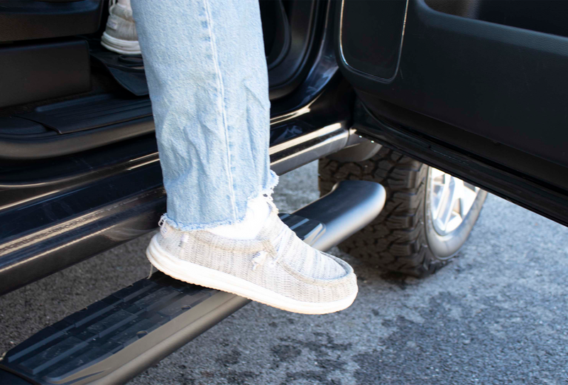Load image into Gallery viewer, Fishbone Offroad Oval Side Steps For 2019-2024 GM Pickups FB21383
