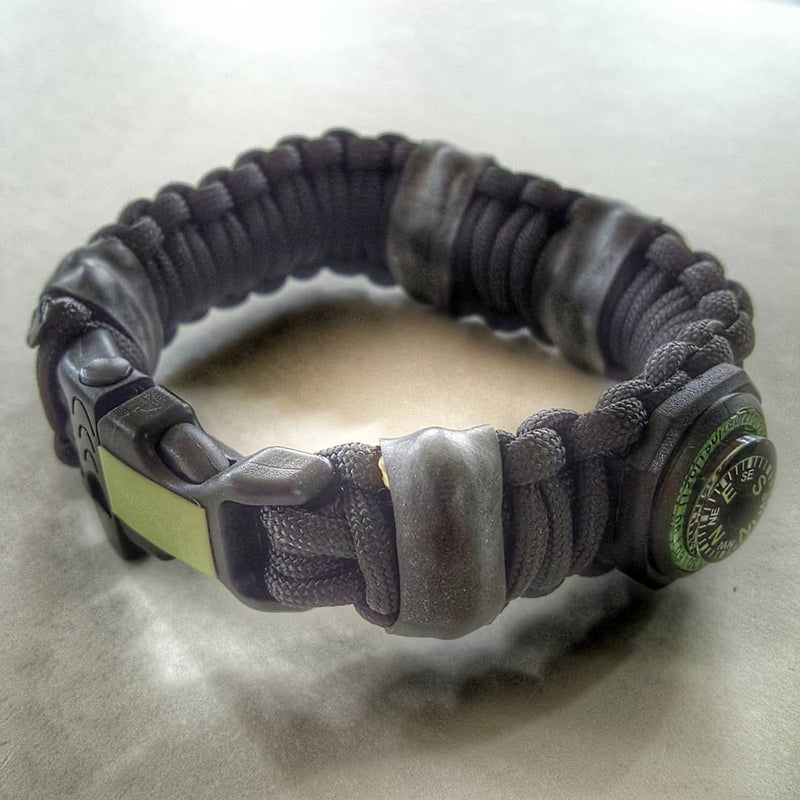 Load image into Gallery viewer, Bug Out Bracelet - Paracord Bracelet, Survive Offgrid with 30 item last ditch effort kit.

