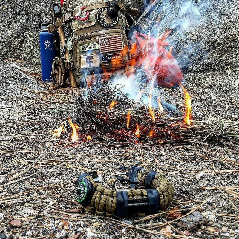 Load image into Gallery viewer, Bug Out Bracelet - Paracord Bracelet, Survive Offgrid with 30 item last ditch effort kit.
