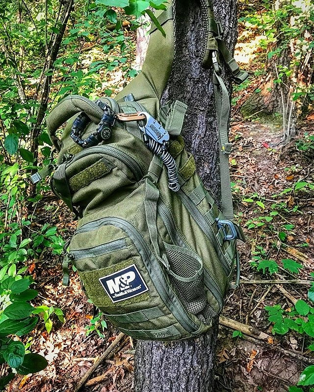 Load image into Gallery viewer, EDC Prepper - Paracord Bracelet Urban Tool Kit Equipped w/ LED Light, fire starter, blade, compass.

