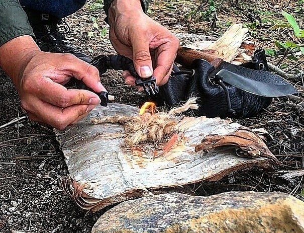 Load image into Gallery viewer, EDC Prepper - Paracord Bracelet Urban Tool Kit Equipped w/ LED Light, fire starter, blade, compass.
