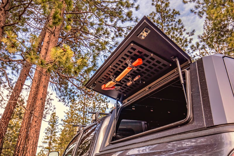 Load image into Gallery viewer, SMARTCAP EVOd Defender SERIES 23-24 Colorado/Canyon Crew Cab – 5&#39;
