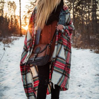 Load image into Gallery viewer, Bison Leather Medium Shell Purse
