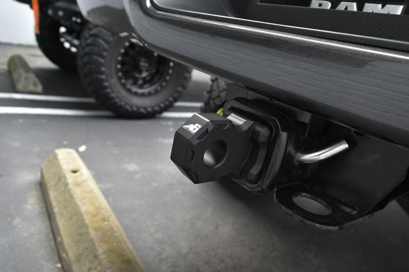 Load image into Gallery viewer, Shackle Block 2.5&quot; - Black
