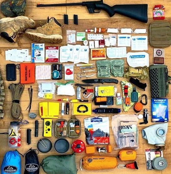 Load image into Gallery viewer, Superesse Field Memo Pad (Yellow) - Durable Pocket Notebook with Survival References

