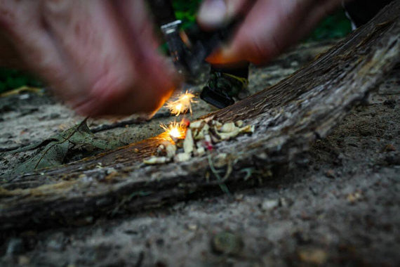 Load image into Gallery viewer, EDC Prepper - Paracord Bracelet Urban Tool Kit Equipped w/ LED Light, fire starter, blade, compass.
