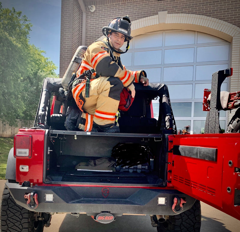 Load image into Gallery viewer, Slipstream Jeep Security Enclosure - JKU (4 Door)
