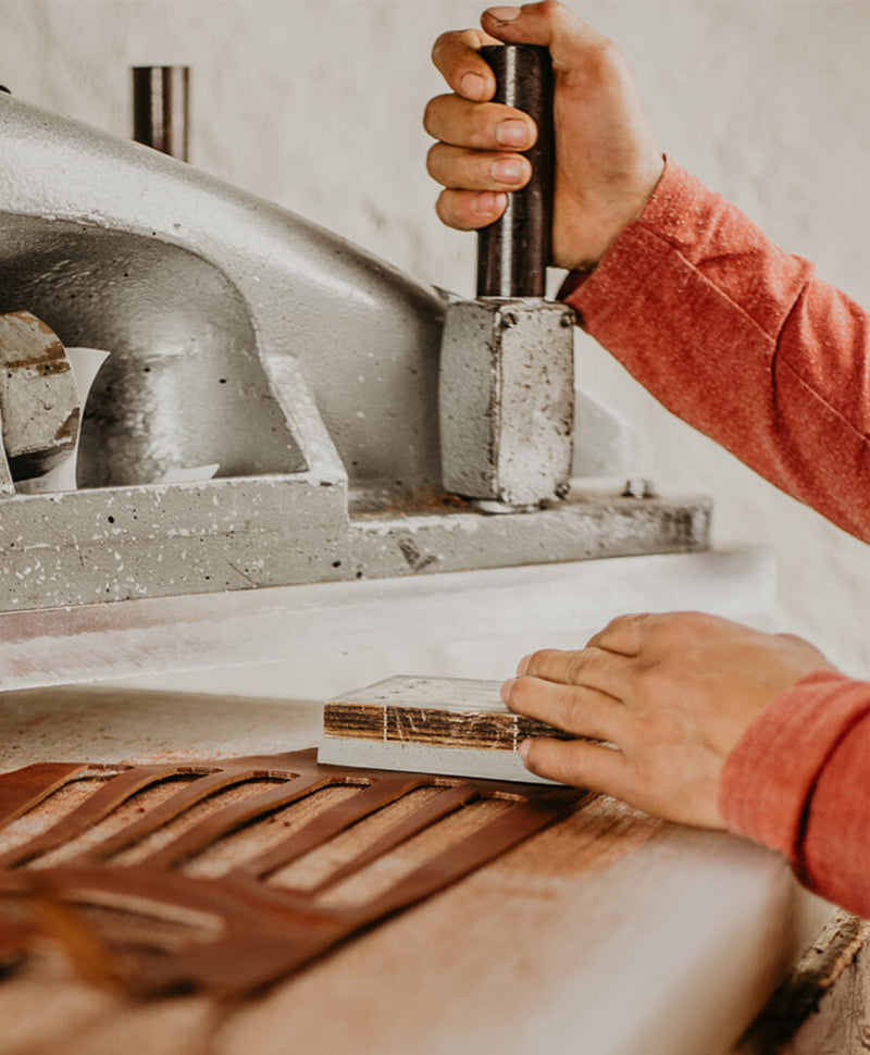 Load image into Gallery viewer, Leather Blanket Roll
