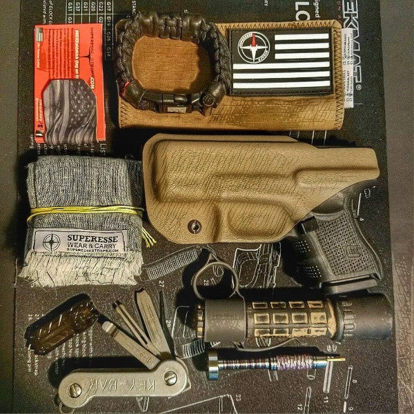 Load image into Gallery viewer, Saw Shemagh: Firestarter sewn button, built-in Kevlar Utility Saw, Fire Tinder border.

